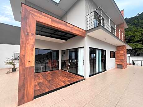 Pedaço do paraíso - Casa da colina - vista MAR - Praias & Trilhas