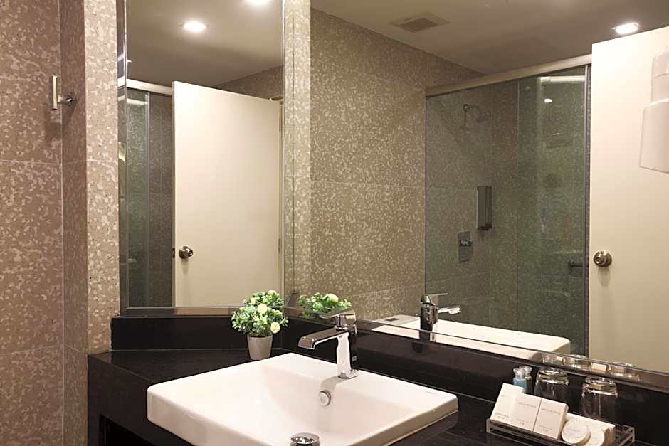 Lee Gardens Plaza Hotel - SHA Plus