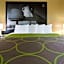 Super 8 by Wyndham Wooster