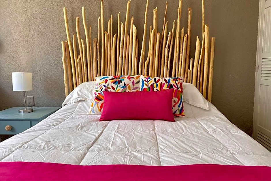 Oceanfront Condo BM By Andiani