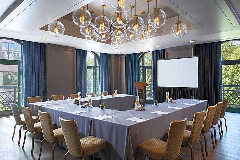Renaissance by Marriott Philadelphia Downtown Hotel