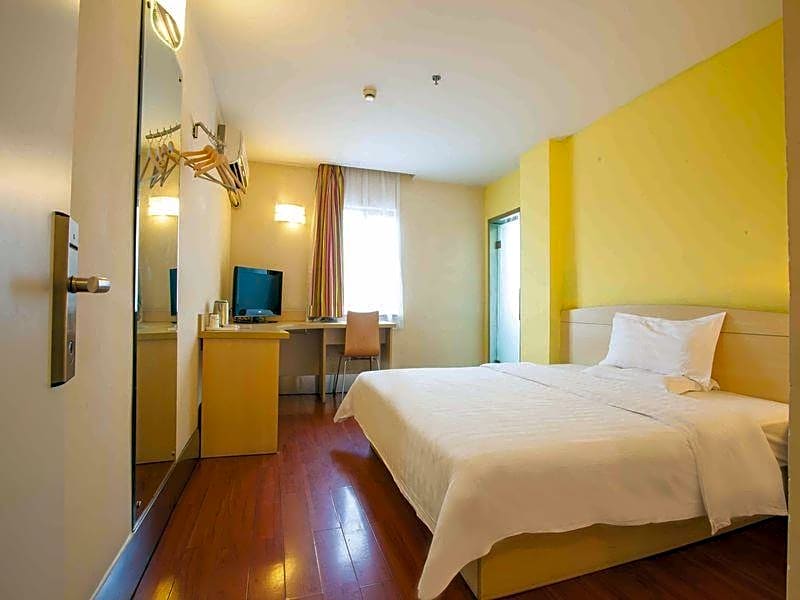 7Days Inn Wuhan Fanhu Metro Station – Wuhan, OH