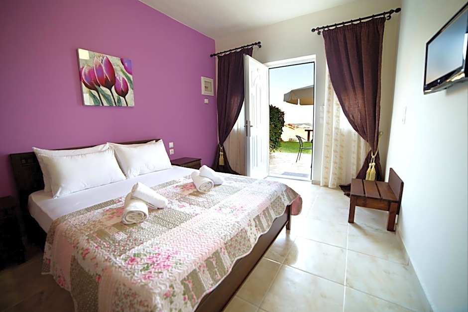 GoldenHill Studios&apartments