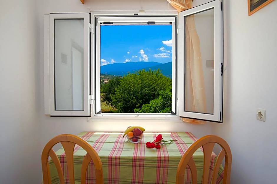 Nikos Studios and Apartments