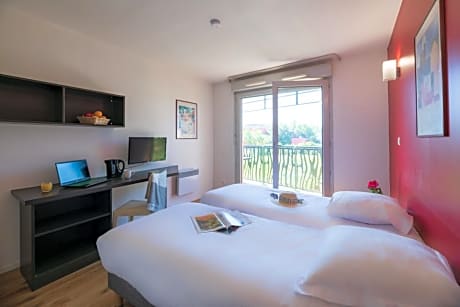 Studio with Twin Beds (2 Adults)