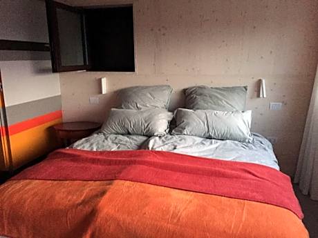 Deluxe Double Room (2 Adults + 1 Child)