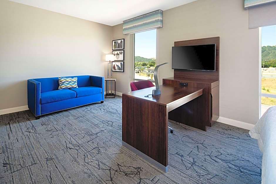 Hampton Inn By Hilton & Suites Gilroy, CA