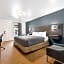 Econo Lodge Inn & Suites Heavenly Village Area