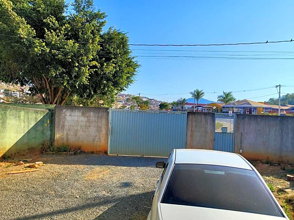 Casa espaçosa em frente à pracinha