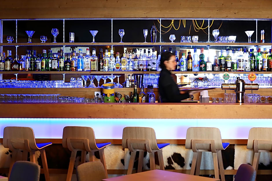 SOWELL COLLECTION Marmotel