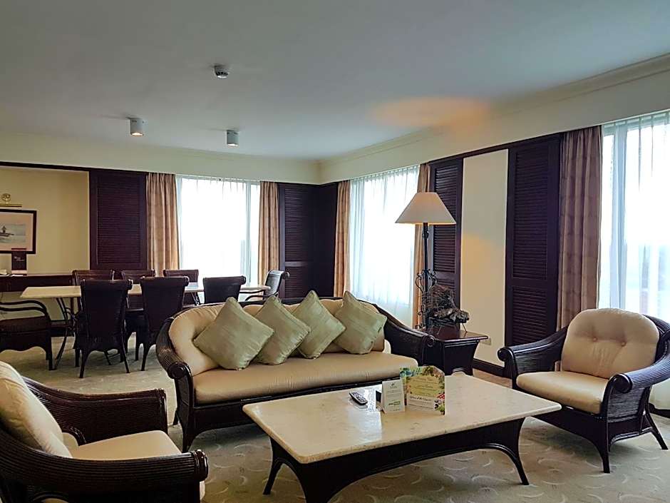 Photo 1 of 5 of Executive Suite