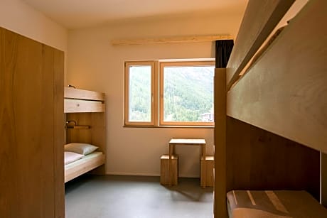 Sextuple Room with Shared Bathroom - incl. Pool Access