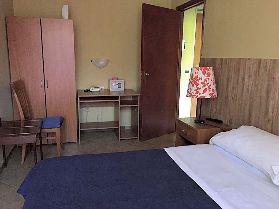 Hotel 106