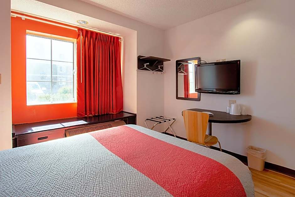 Motel 6-El Paso, TX - Southeast