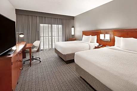 Queen Room with Two Queen Beds - Hearing Accessible