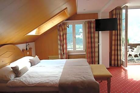 Superior Twin Room with Mountain View