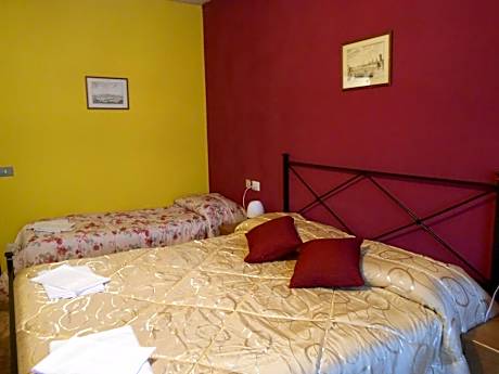 Quadruple Room with Private Bathroom