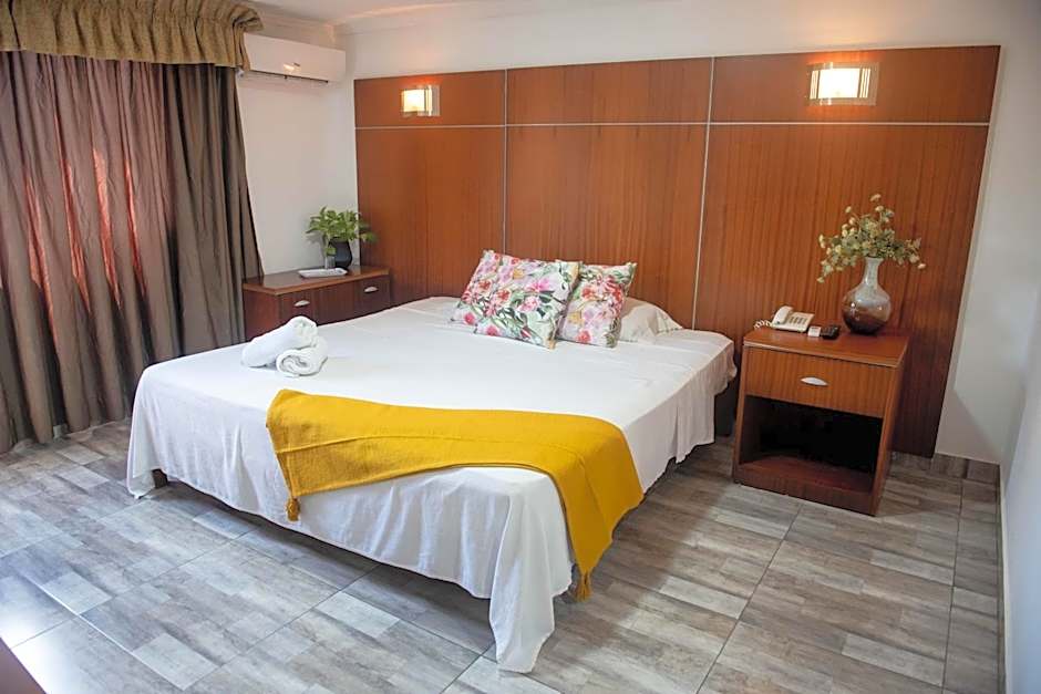 Cresta Inn