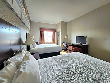 Efficiency Queen Room with Two Queen Beds and Kitchenette - Non-Smoking