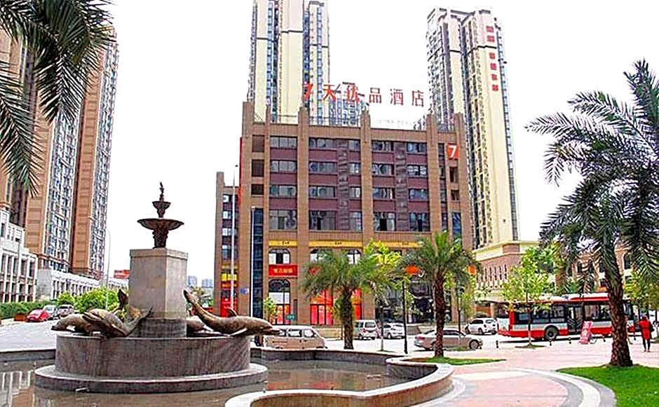 7Day Premium Chengdu Railway East Station Capitaland Square Branch