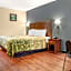 Econo Lodge Inn & Suites Forest