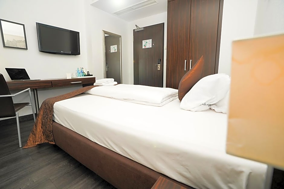 The Atrium Hotel