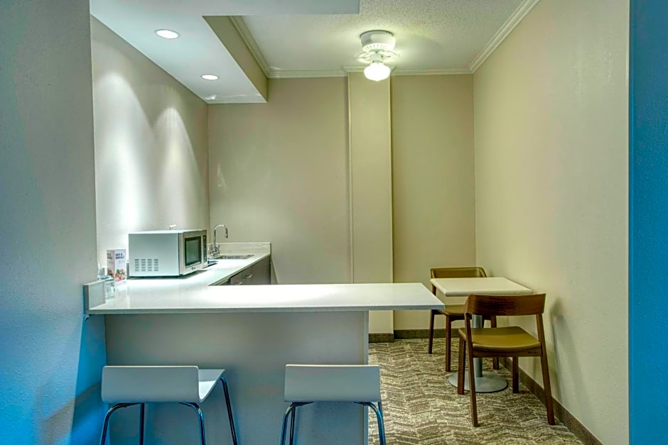 SpringHill Suites by Marriott Lawrence Downtown