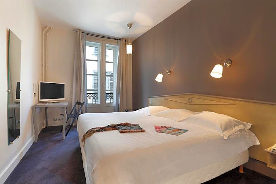 Photo 1 of 7 of Standing Double Room