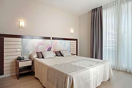 Double Room with Extra Bed (3 Adults)