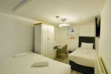 Compact Triple Room