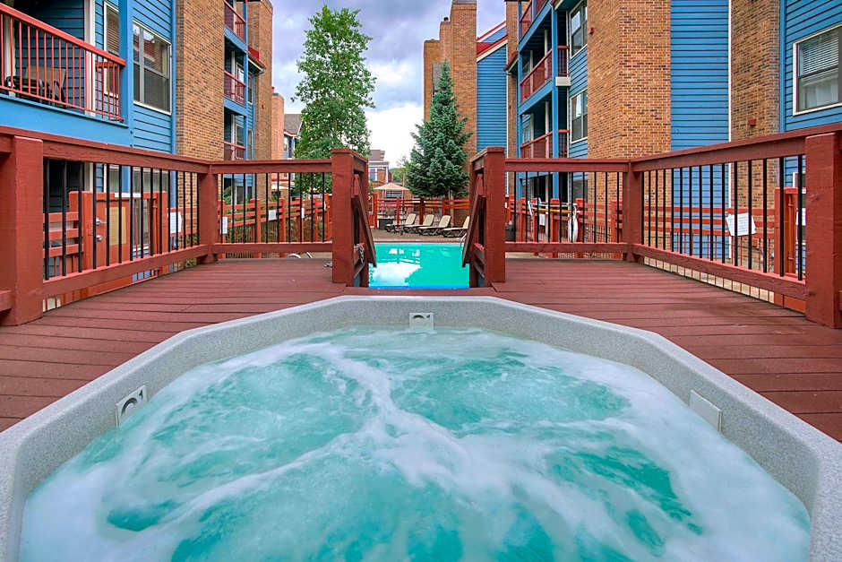 River Mountain Lodge