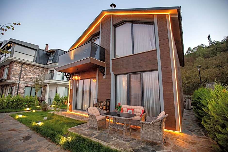 POISON GARDEN SUİTE