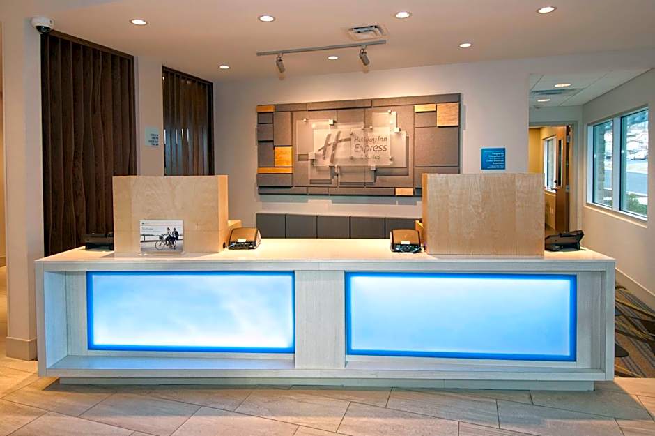 Holiday Inn Express & Suites Johnstown by IHG