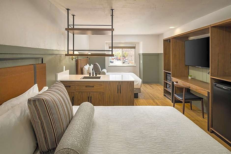 River Canyon Lodge