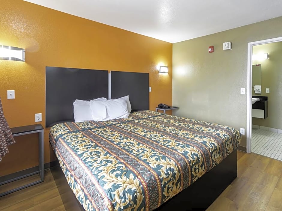 OYO Hotel Lake Charles Hwy 10