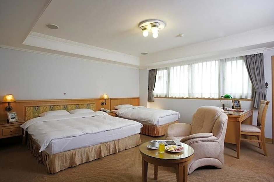 Kingdom Hotel