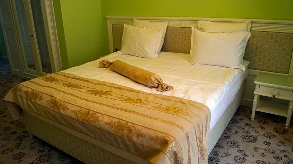 Complex La Tunuri - Vila Economat