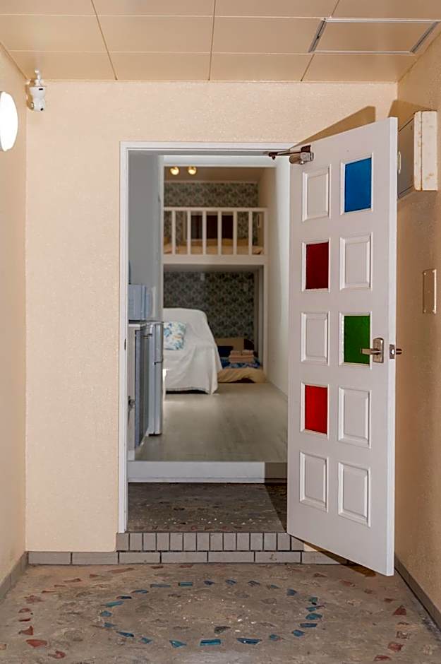 Maximum of 18 people can be rented in one building 3 minutes walk to Tomari Port 10 minutes drive to the airport No parking lot 30 seconds walk from paid parking lot warayunso port city May