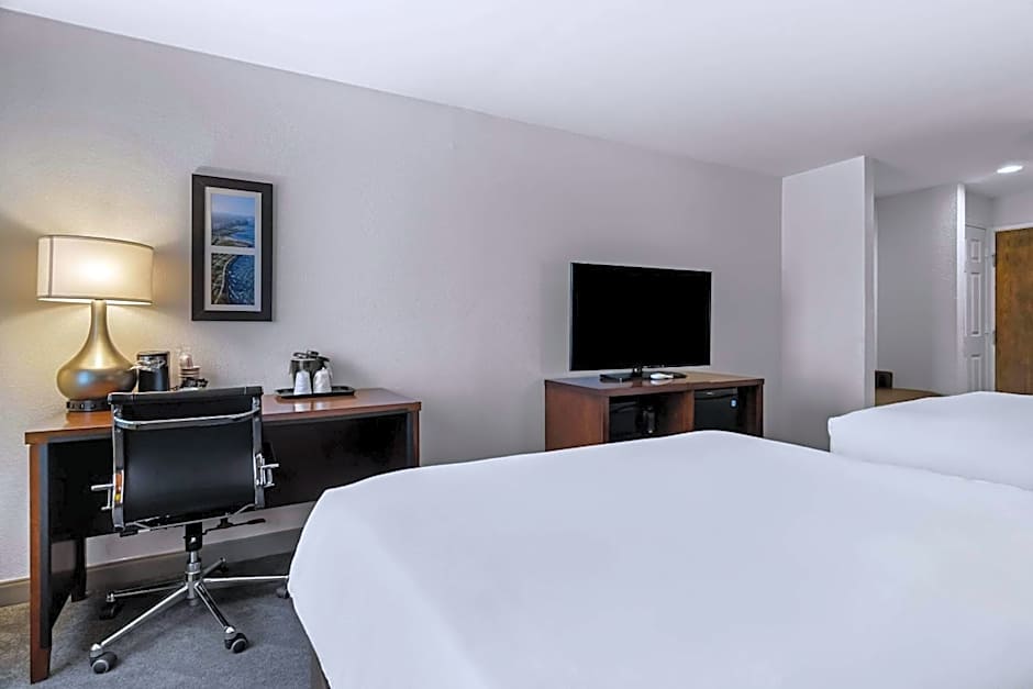 Comfort Inn & Suites near Tinley Park Amphitheater