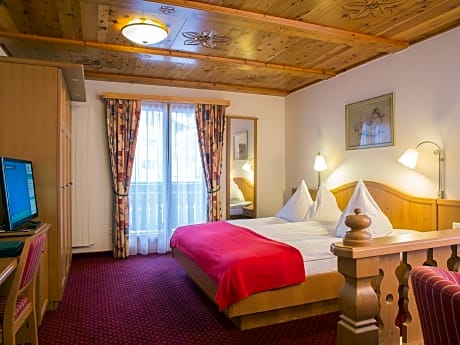 Junior Suite with Balcony and Matterhorn View