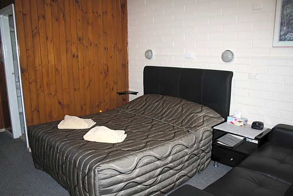 Photo 1 of 24 of Nhill Oasis Motel