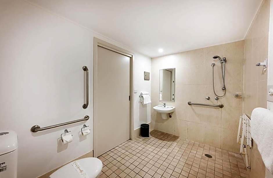 Belconnen Way Hotel & Serviced Apartments