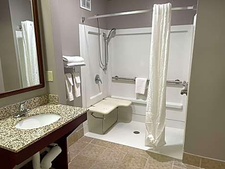 Deluxe Quadruple Room - Non-Smoking