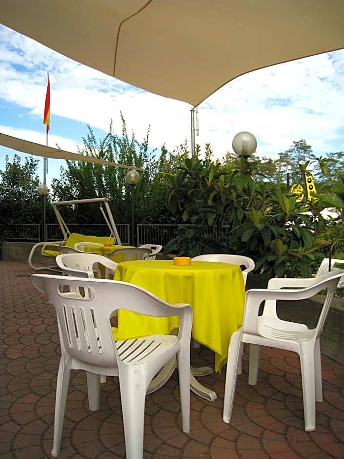 Hotel Boomerang - Check-in & Meals in front at hotel Sporting