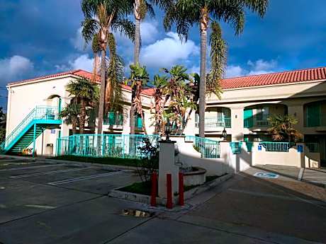 LYFE INN & SUITES by AGA - LAX Airport