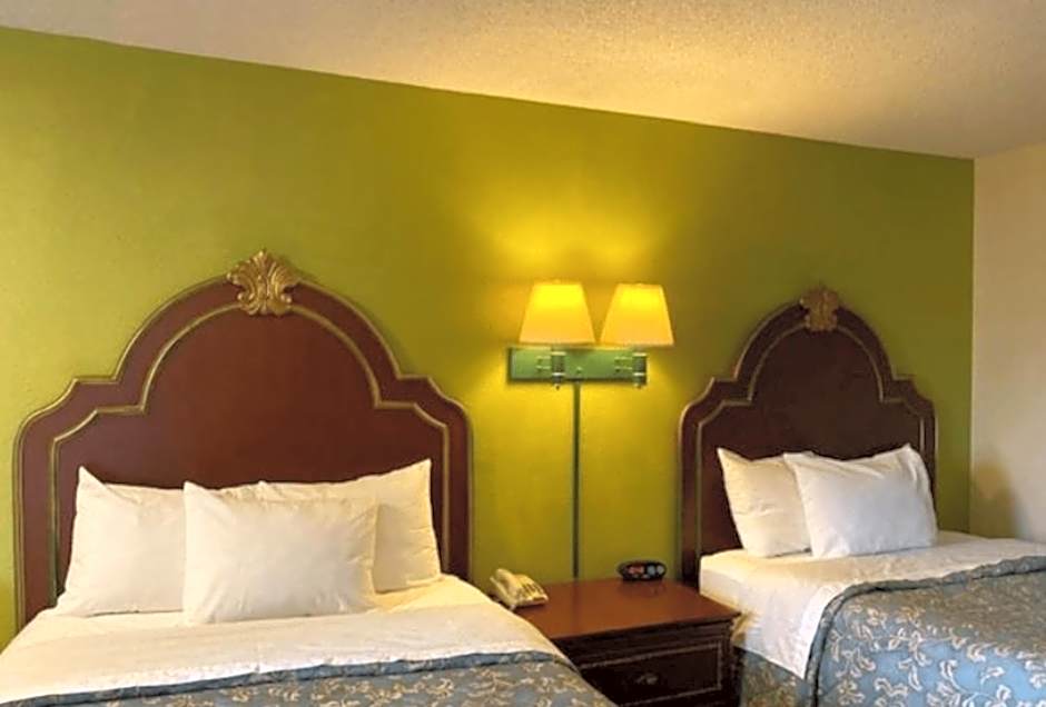 Travelodge by Wyndham Sellersburg / Louisville North