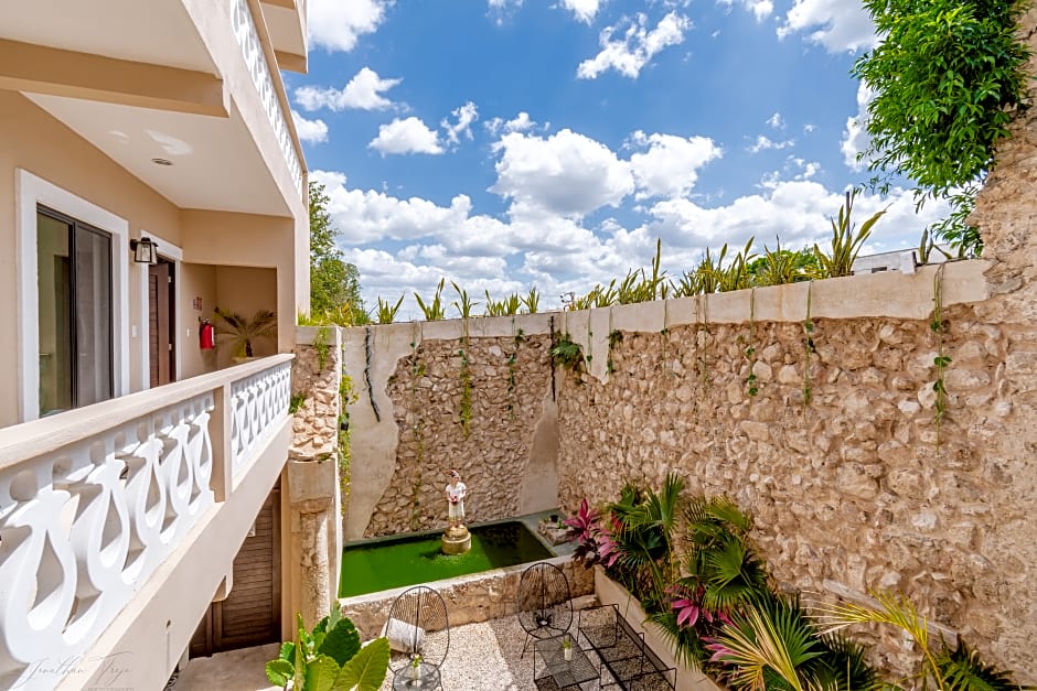 Hotel Colonial Zaci by GuruHotel