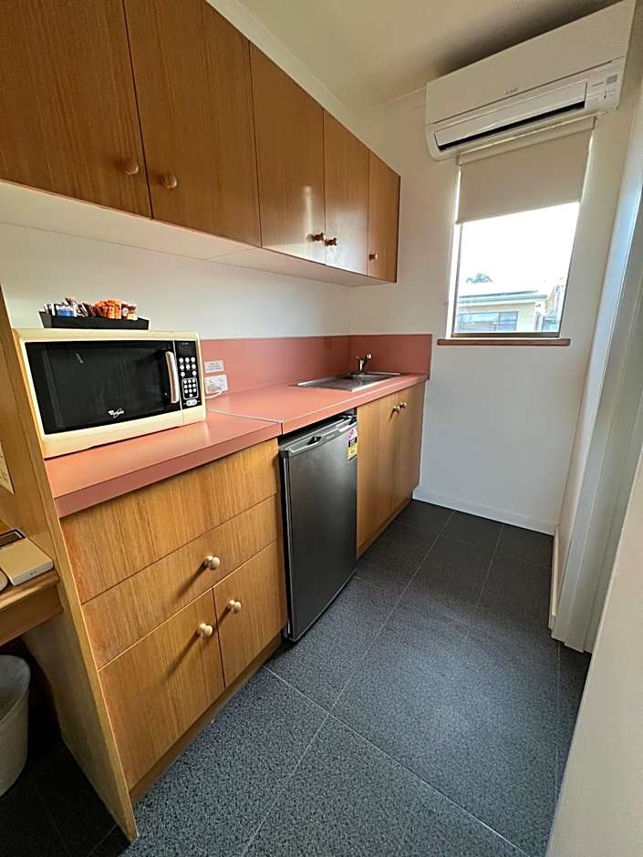 Summerhill Motor Inn - Adults Only