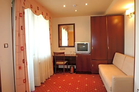 Double or Twin Room (2 Adults + 1 Child)