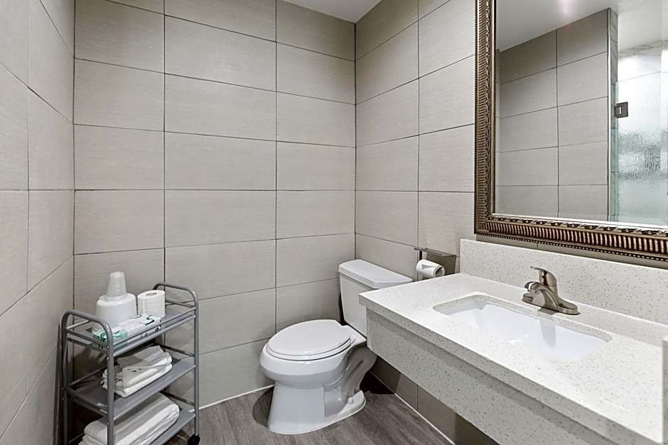 Le Blanc Inn & Suites